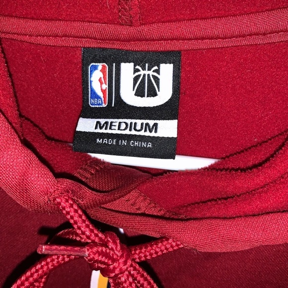 Cleveland Cavaliers Hoodie - Picture 2 of 2